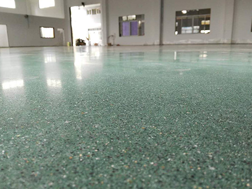 超耐磨聚氨酯地坪與金剛砂地坪誰更耐沖擊